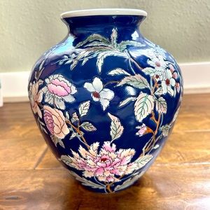 Chinoiserie Style Chinese Cobalt Blue Floral Vase